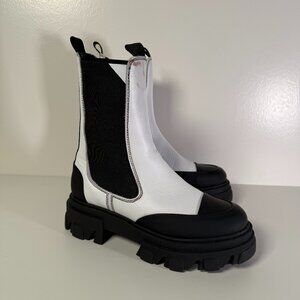 Ganni Leather Chelsea Boots - White Size 7